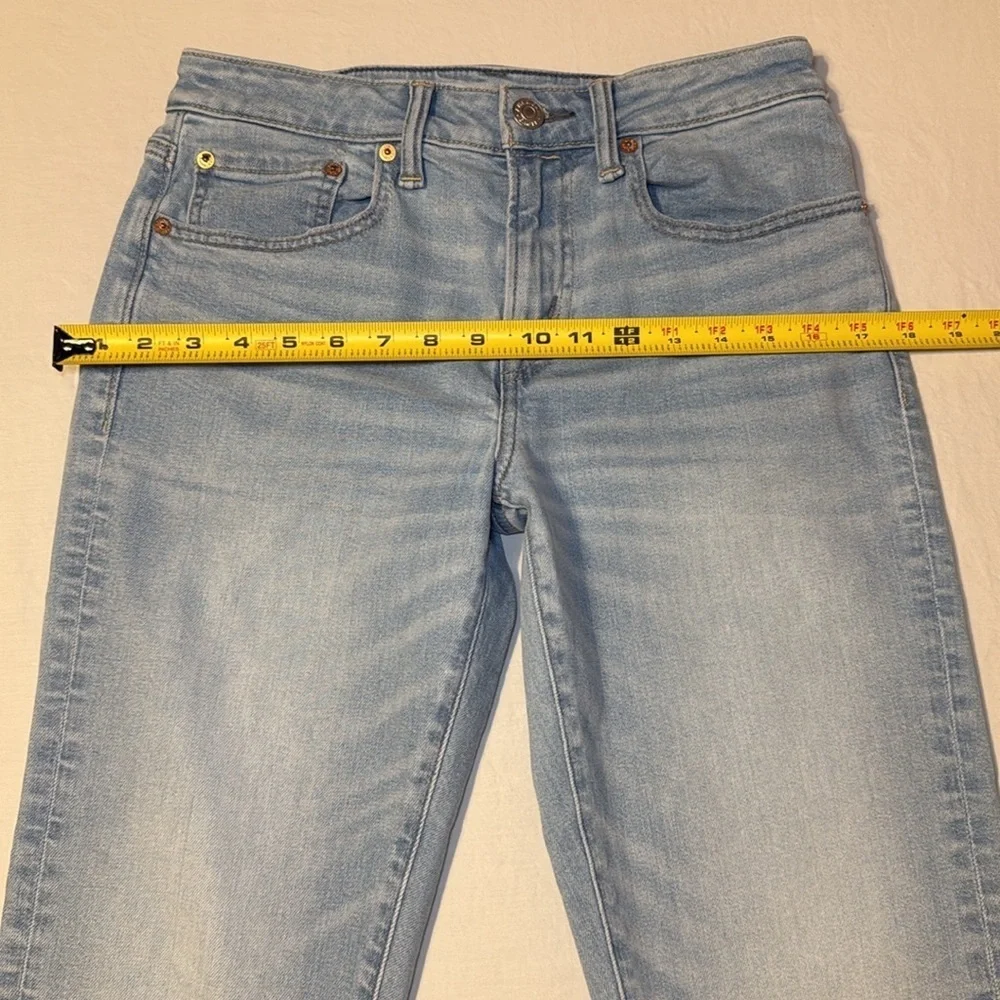 American Eagle Outfitters Men's Athletic Fit Light Wash Jeans Size 28x32 NWOT